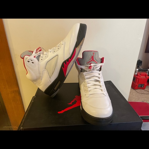 Jordan 5 Retro Fire Red (2013) Size 11.5 - Picture 3 of 12
